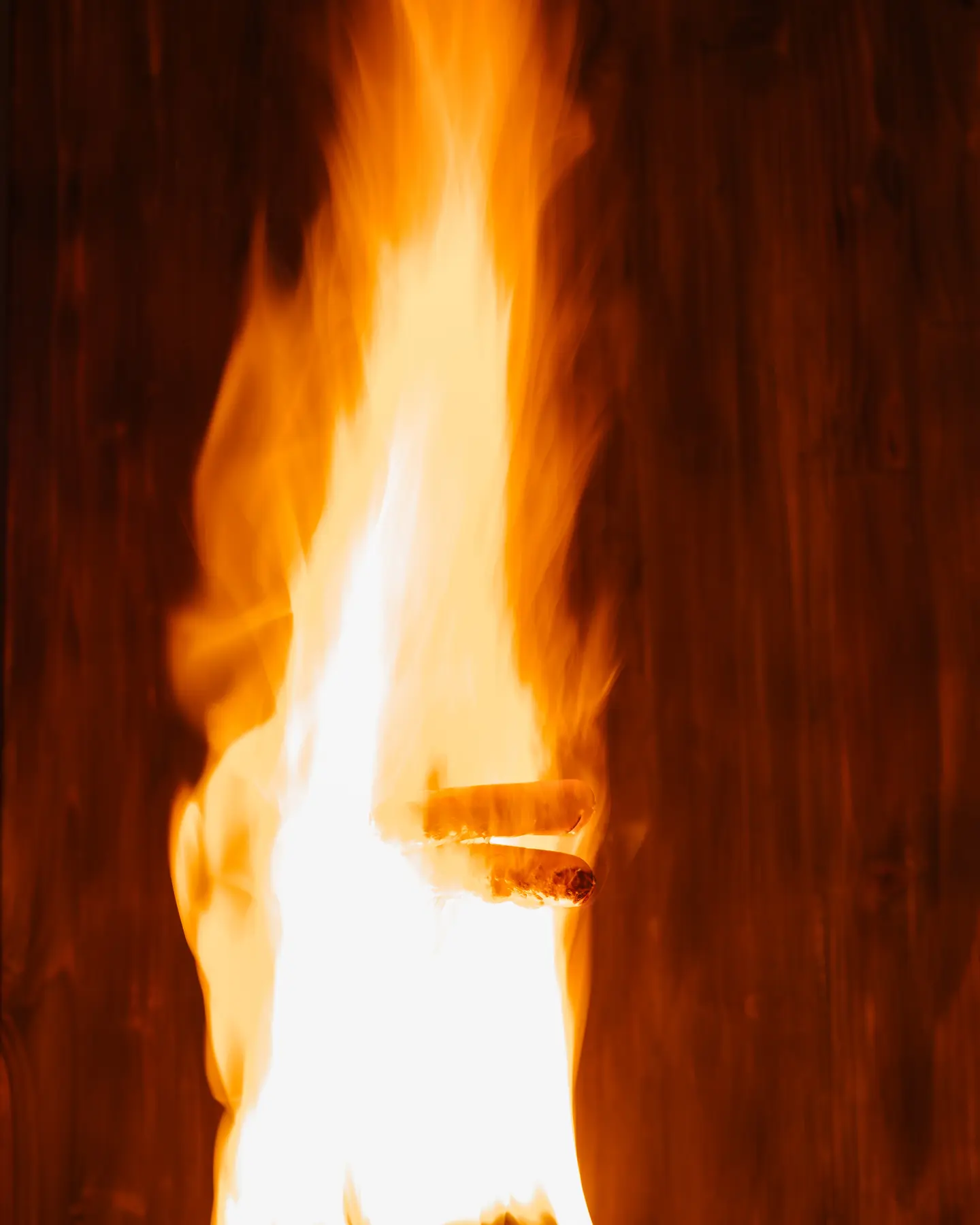 Светлина 1 сек Картината показва количеството огън, което е уловено при скорост на затвора от 1 секунда.